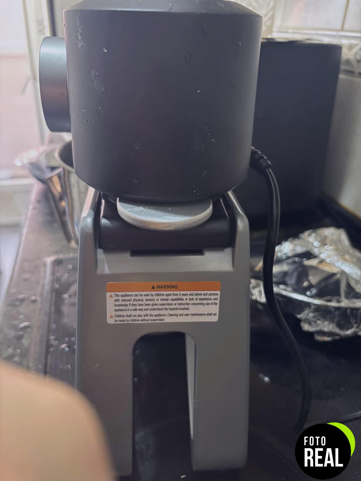 robot-cocina-amasadora-negra-8niveles-metal-foto-1